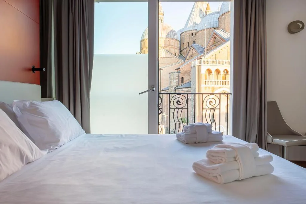 Junior Suite Deluxe — Padova Suites C20