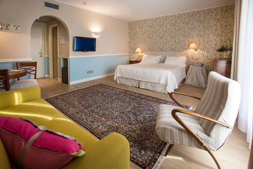 Deluxe Junior Suite — Regina Adelaide Hotel & SPA