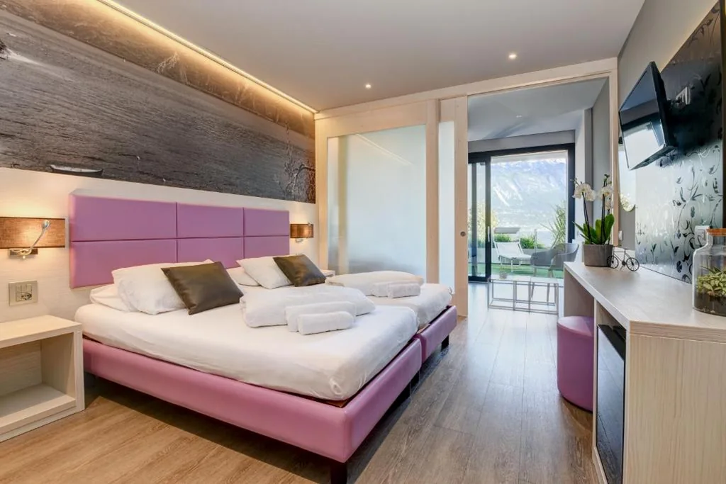 Junior Suite Doppia con Letti Singoli con Vista Lago — Hotel La Fiorita