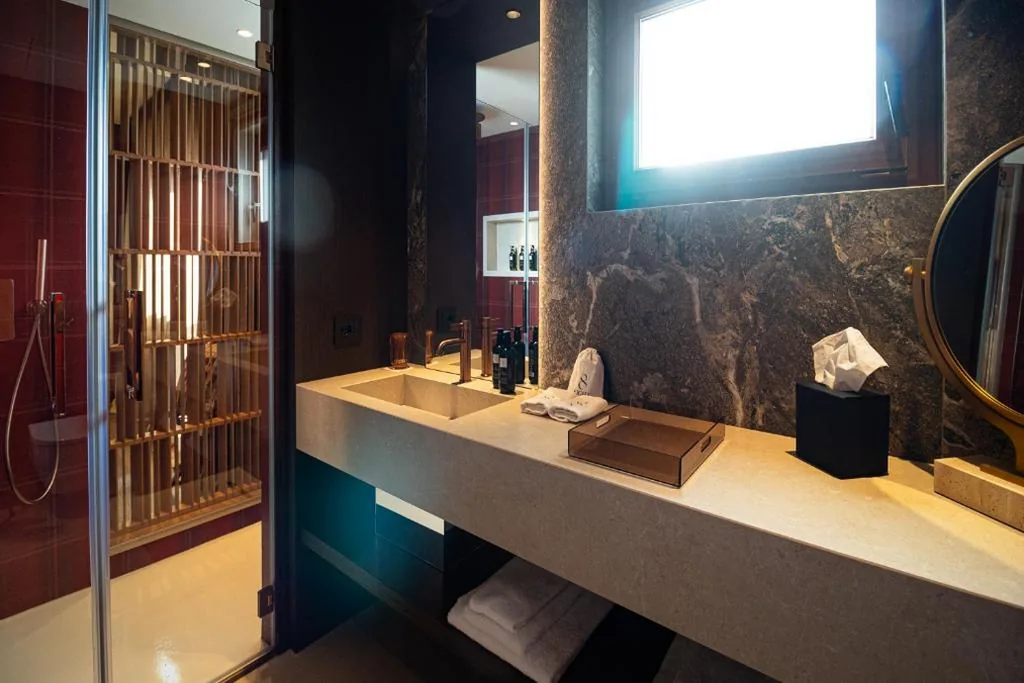 Junior Suite — Eight Cortina