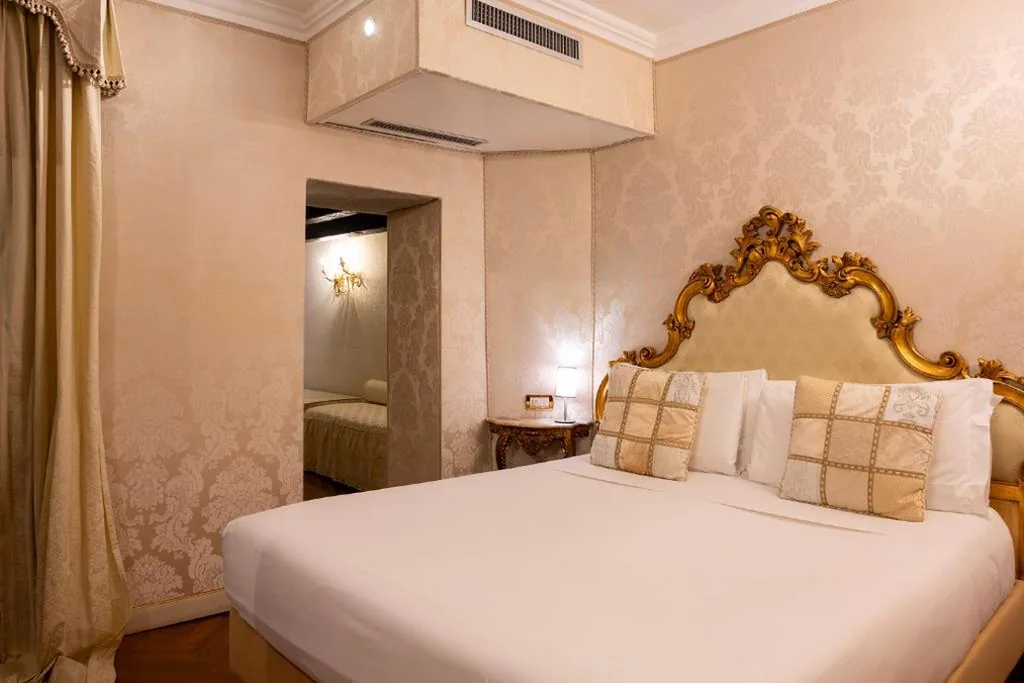 Junior Suite — Hotel Antico Doge – a Member of Elizabeth Hotel Group