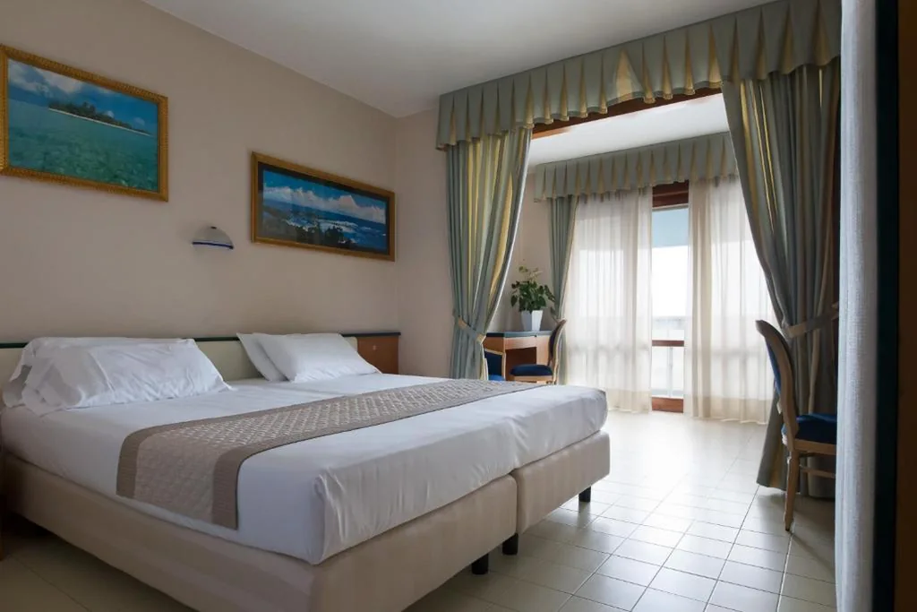 Junior Suite — Hotel Monaco & Quisisana