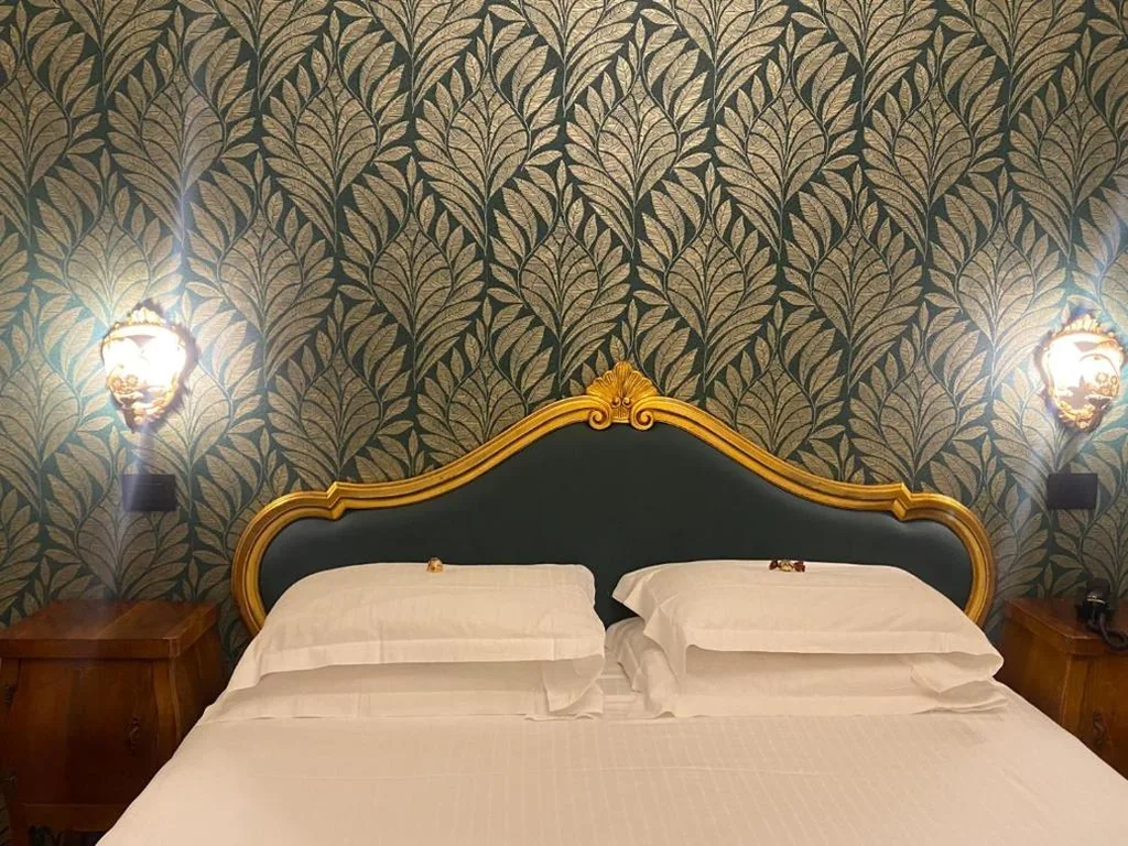 Junior Suite — Pensione Accademia – Villa Maravege