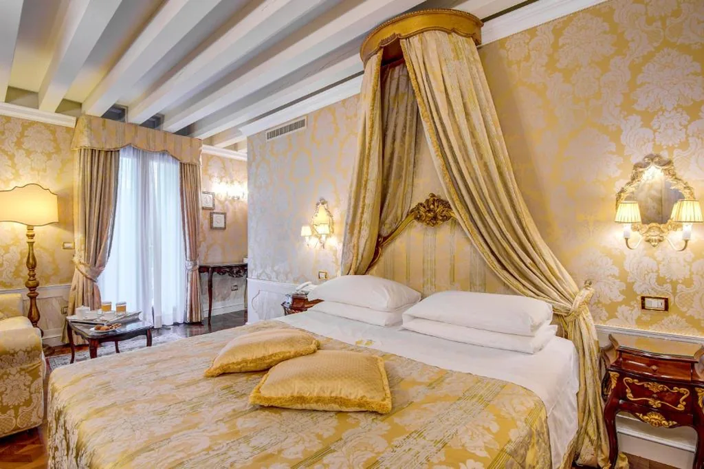 Junior Suite - Piano Terra — Canal Grande
