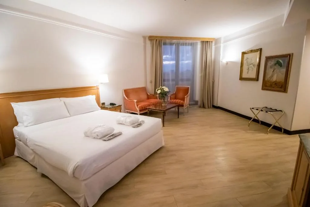 Junior Suite — SHG Hotel De La Ville