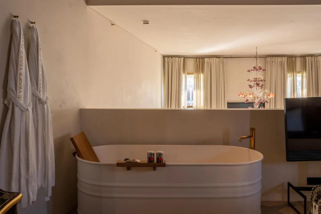 Special Junior Suite with Grand Canal and Rialto Bridge View — The Venice Venice Hotel