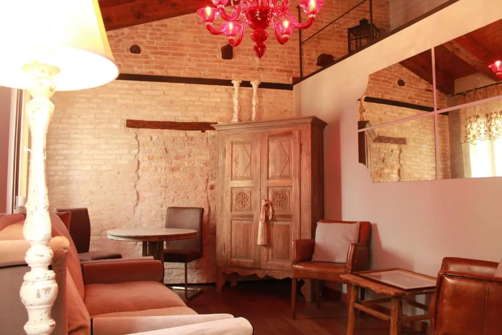 Junior Suite Su 2 Livelli — Rosso Charm B&B