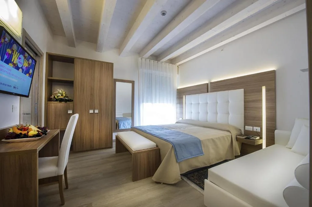 Junior Suite Superior — Hotel Hollywood***S
