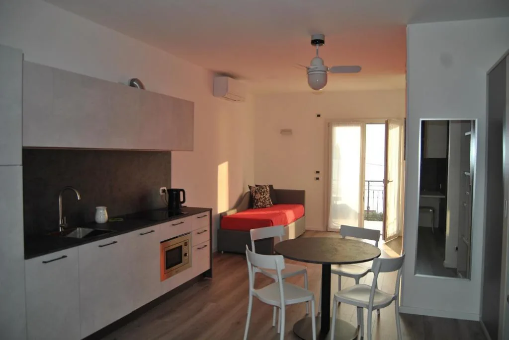 Junior Suite with Balcony and Lake View and Kitchenette — Hotel Casa Gagliardi