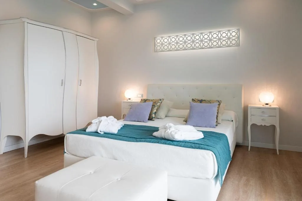 Junior Suite with Balcony Side Sea View — Hotel Carlton