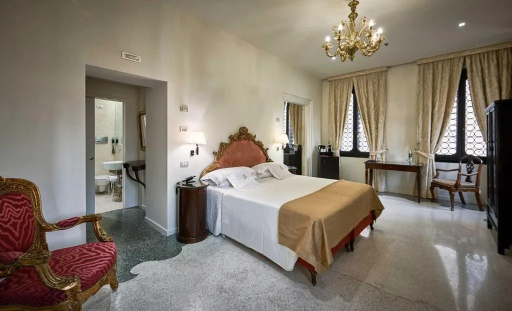 Junior Suite with Grand Canal View and Terrace — Ca’ Nigra Lagoon Resort