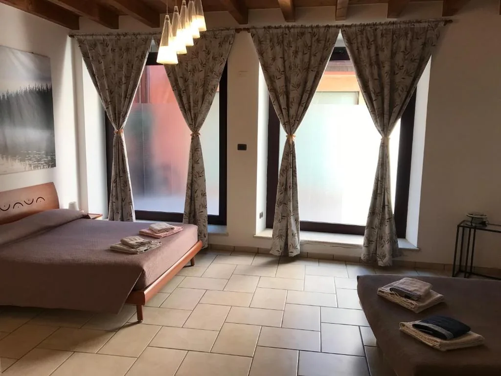 KINDLY ROBERTA centro storico Peschiera,lago relax