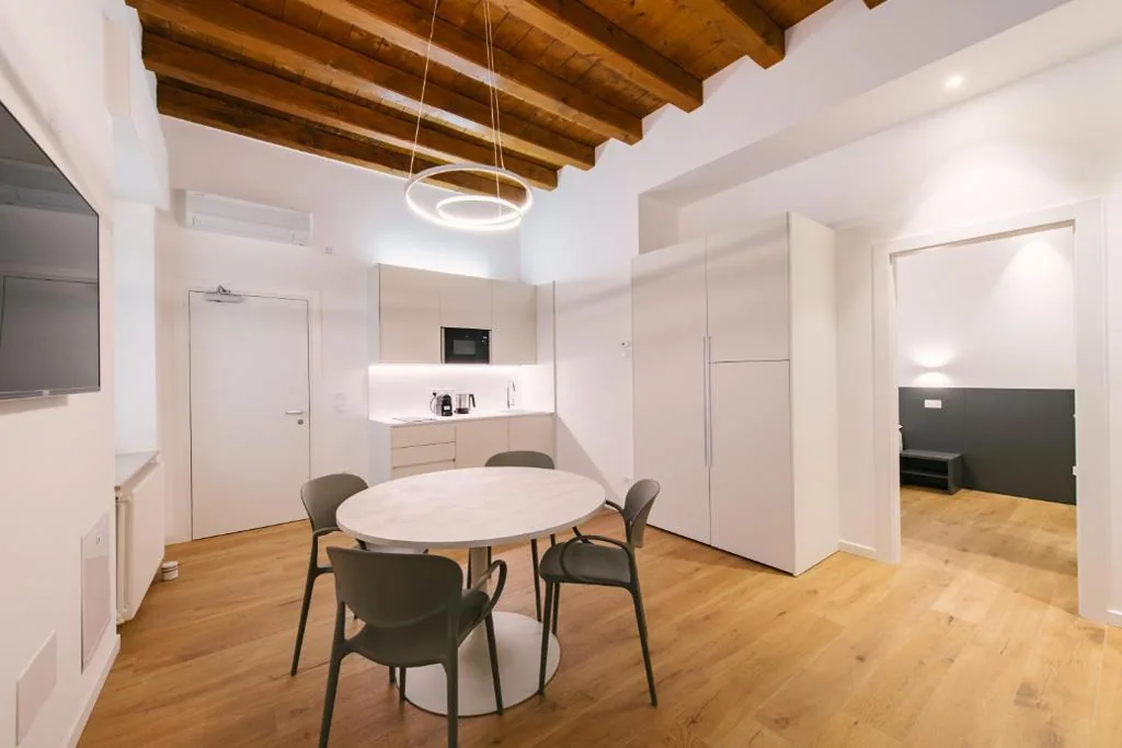 Leoni Suites