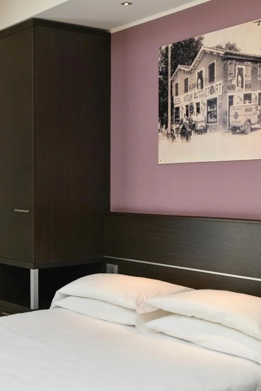 Studio Apartment with Balcony — Hotel Vienna