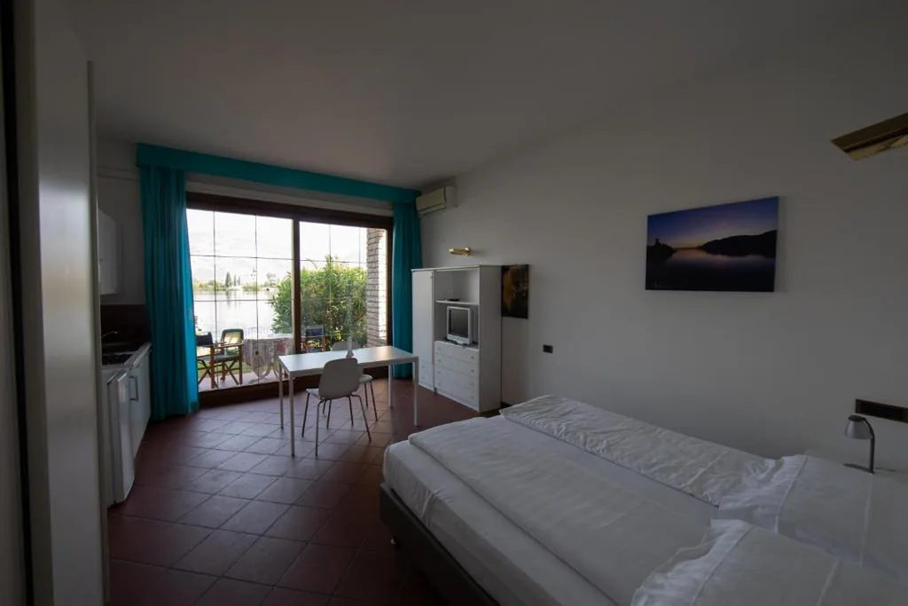 Monolocale con Vista Lago (2 Adulti) — Residence Sporting