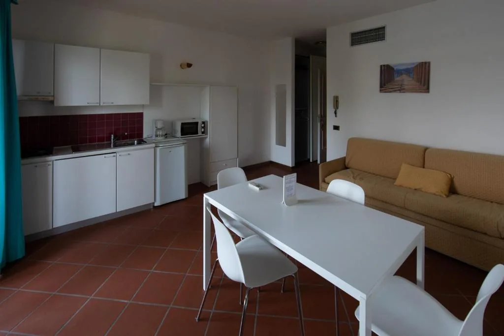 Monolocale con Vista Lago (4 Adulti) — Residence Sporting