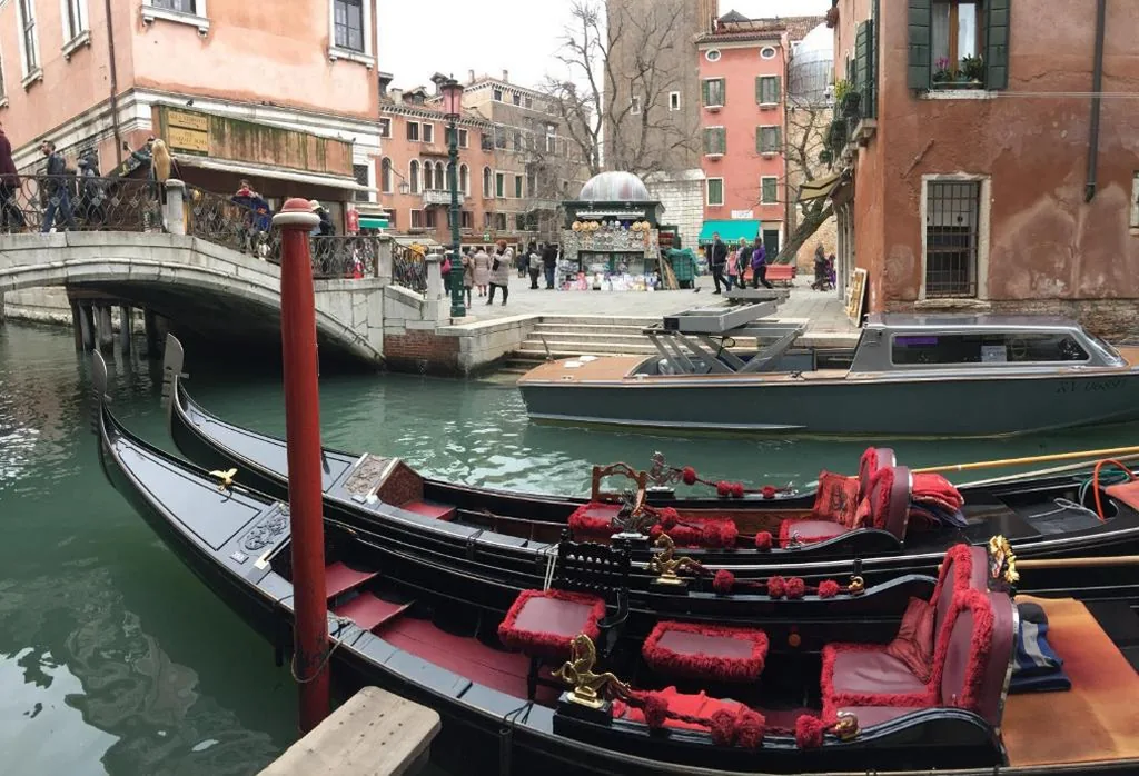Deluxe Studio — Beautiful Venice Greysclass