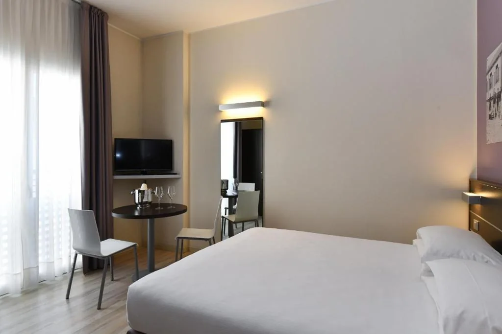 Studio Apartment — Hotel Vienna