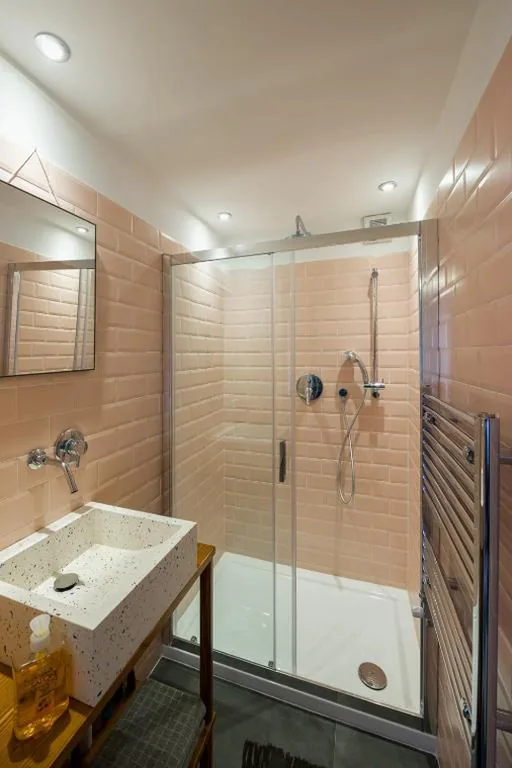 Night Galleria holiday home – bed & art -sea view — foto 8