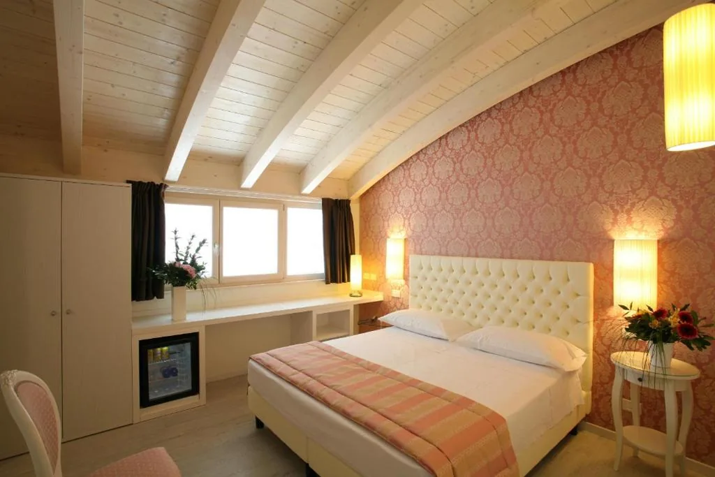 Nuova Opera Rooms & Apartments
