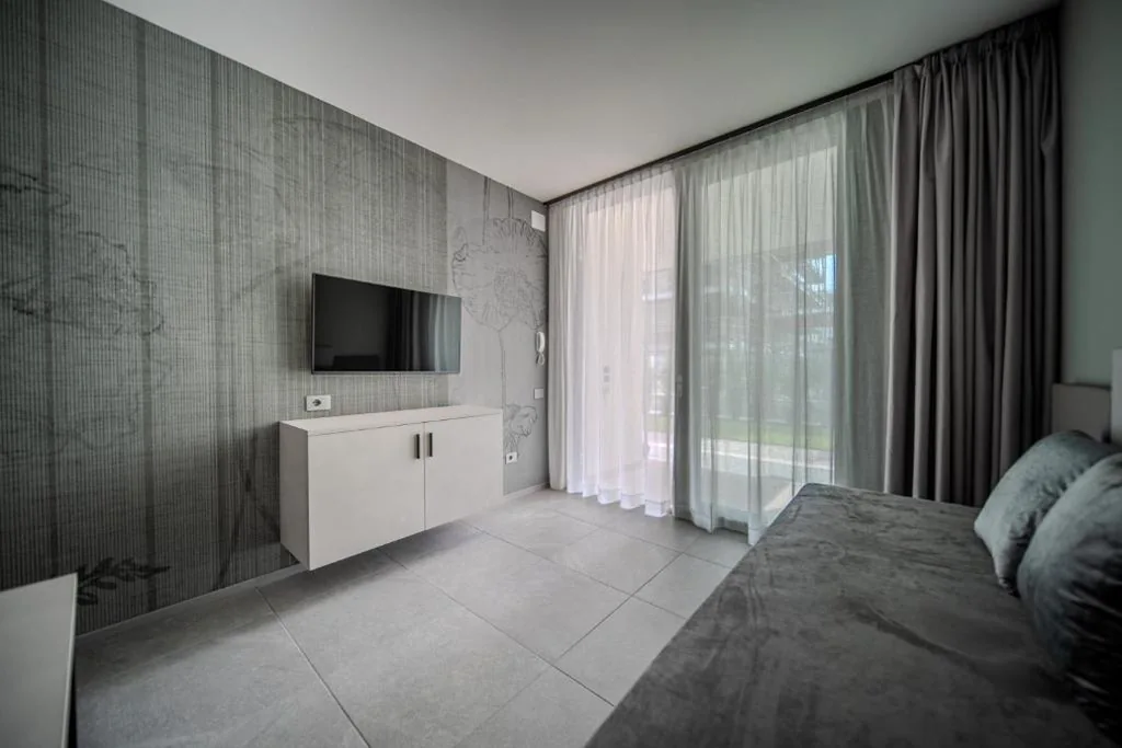 One-Bedroom Apartment with Private Garden — Residence Diana Seafront