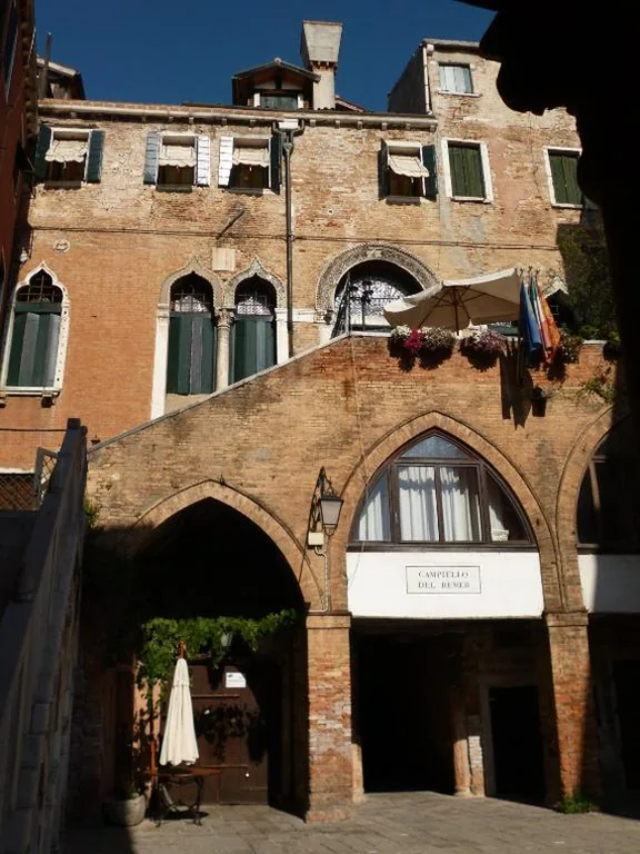 Palazzo Lion Morosini – Check in presso Locanda Ai Santi Apostoli