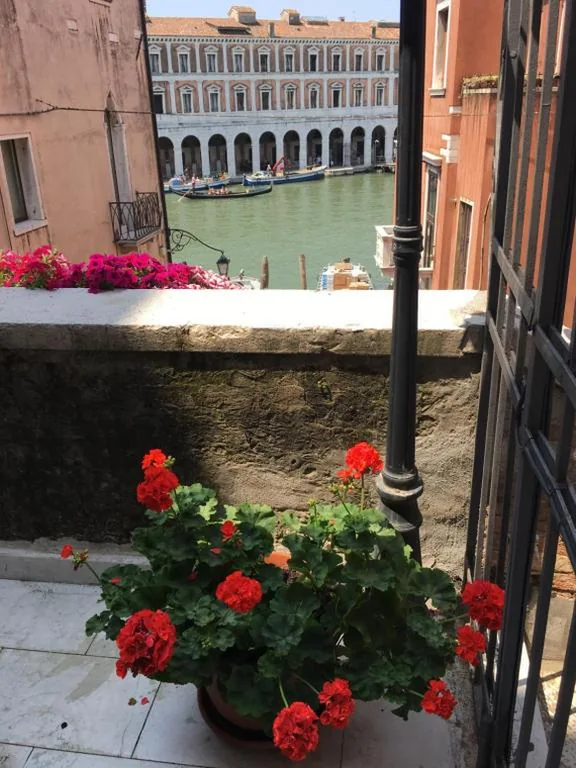 Palazzo Lion Morosini – Check in presso Locanda Ai Santi Apostoli — foto 4