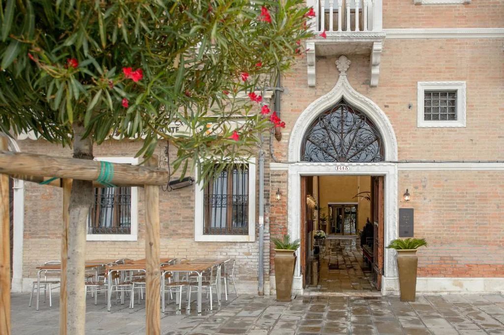 Palazzo Veneziano – Venice Collection
