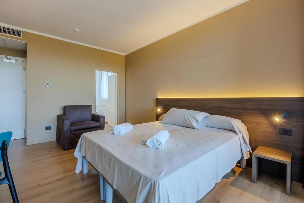 Panorama Triple Room with Lake View — Hotel San Marco