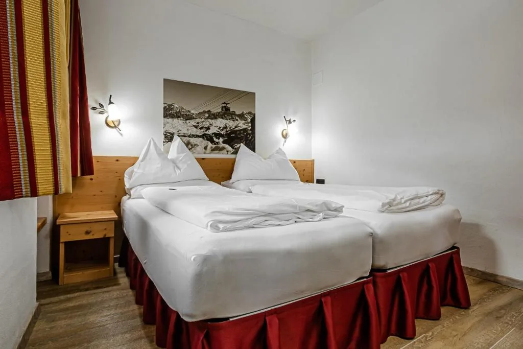 Piccola Camera Matrimoniale/Doppia con Letti Singoli — HOTEL B&B MARILENA