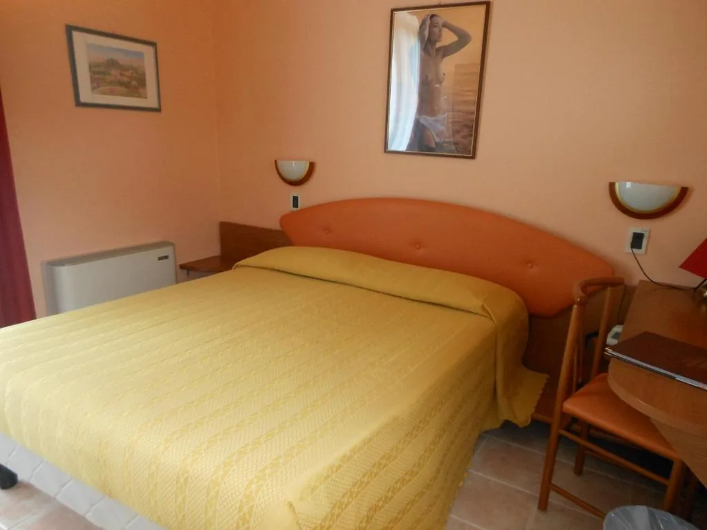 Piccola Camera Matrimoniale/Doppia con Letti Singoli con Vista Lago — Hotel Cristallo