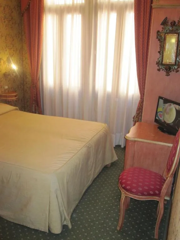 Small Double or Twin Room — Locanda Cà del Brocchi