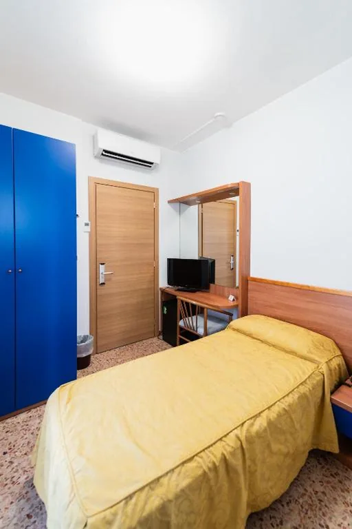 Piccola Camera Singola con Balcone — Hotel Souvenir