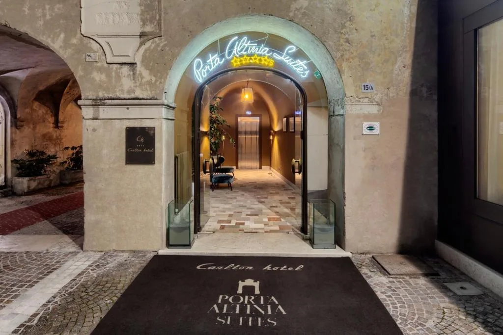 Porta Altinia Suites