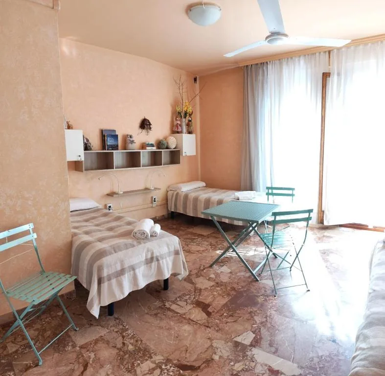 Posto Letto in Dormitorio Misto con 3 Letti — Il Veliero Romantico