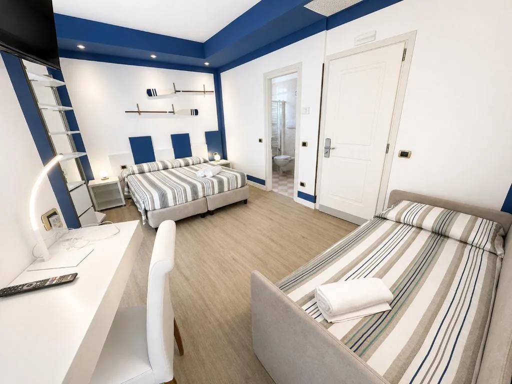 Premium Quadruple Room with Balcony and Sea View — Hotel Karinzia