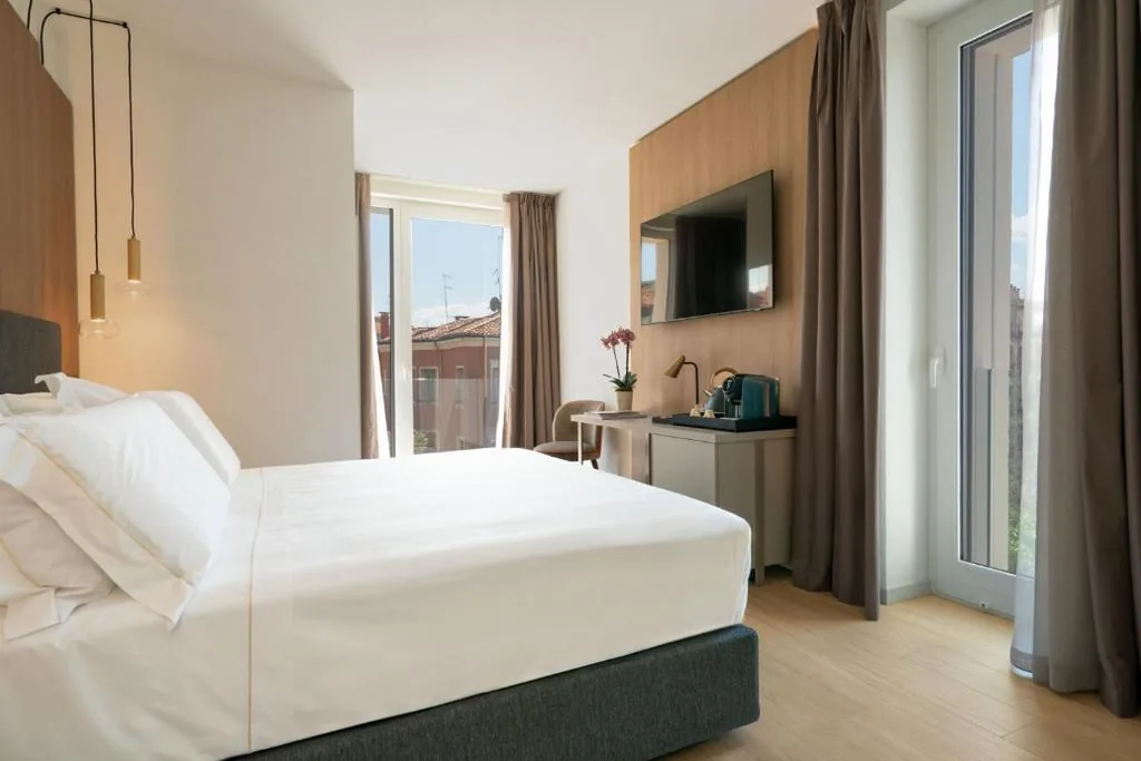 Premium Room with Terrace and Lagoon View — Meliá Venezia Lido