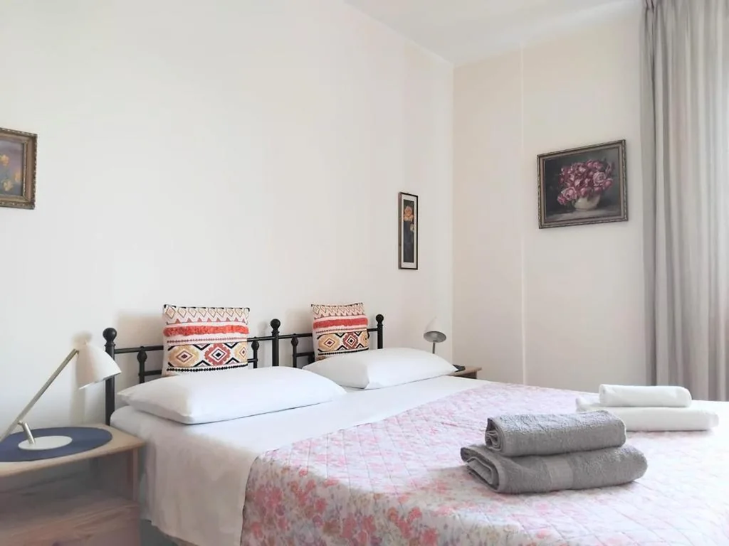 Private room and bathroom close to Piazzale Roma in Venice Mestre