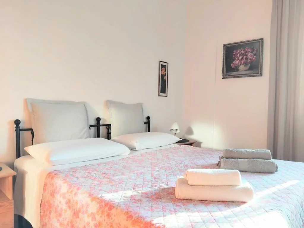 Private room and bathroom close to Piazzale Roma in Venice Mestre