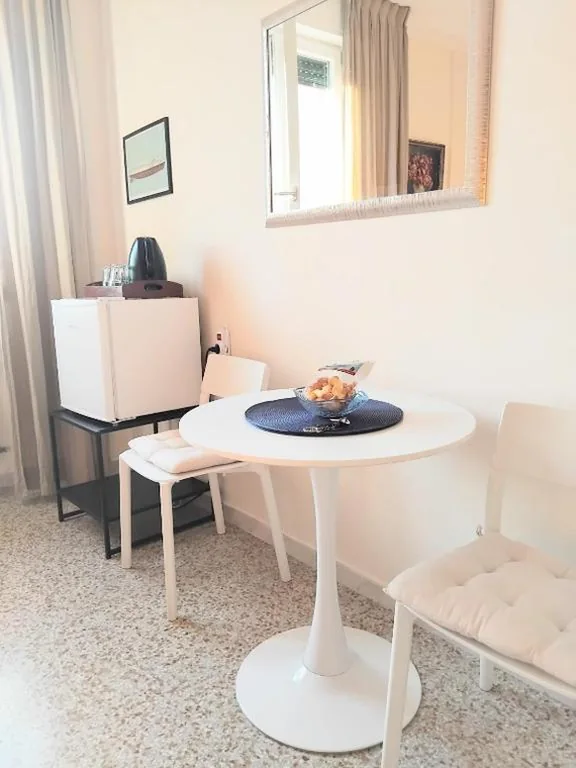 Private room and bathroom close to Piazzale Roma in Venice Mestre — foto 4