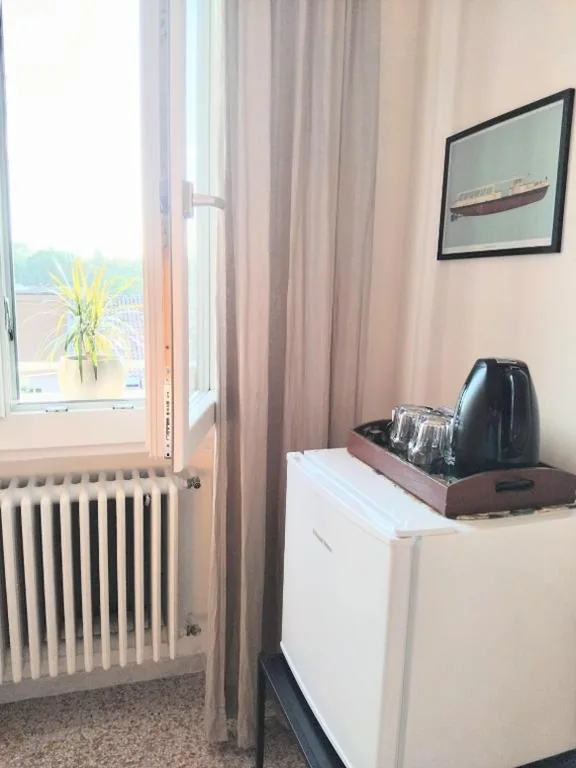 Private room and bathroom close to Piazzale Roma in Venice Mestre — foto 5