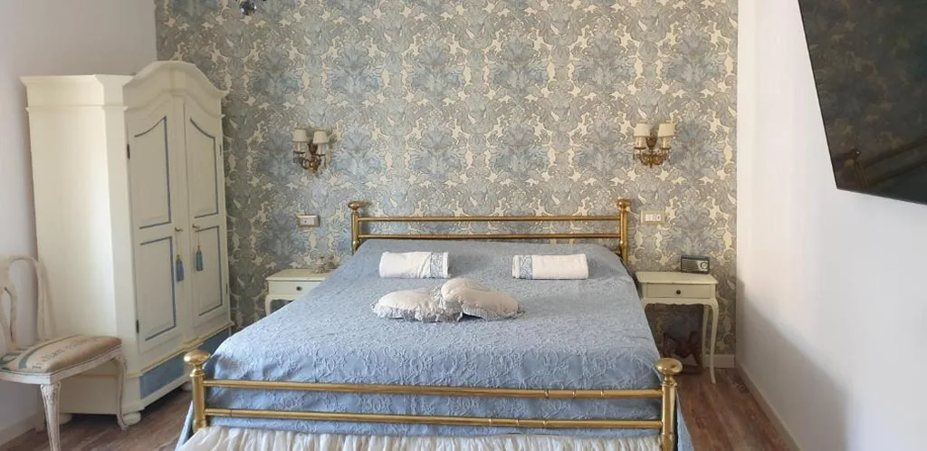 Romeo & Juliet Non-Hotel