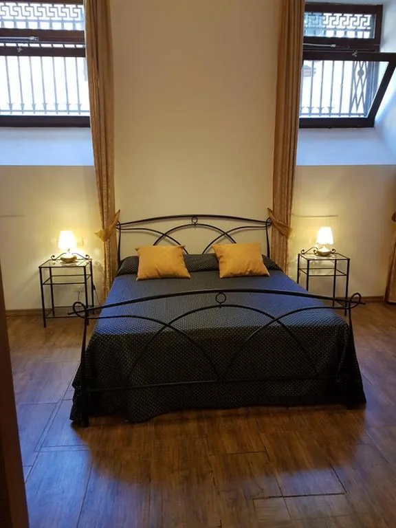 Sarlette Cozy Room