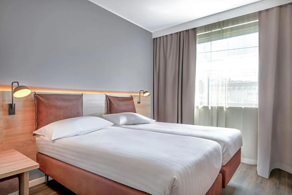Sleeper Twin Room — Moxy Verona