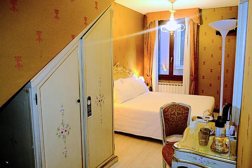 Small Double Room with View - Annex — ll H O T E L S A N G A L L O ll