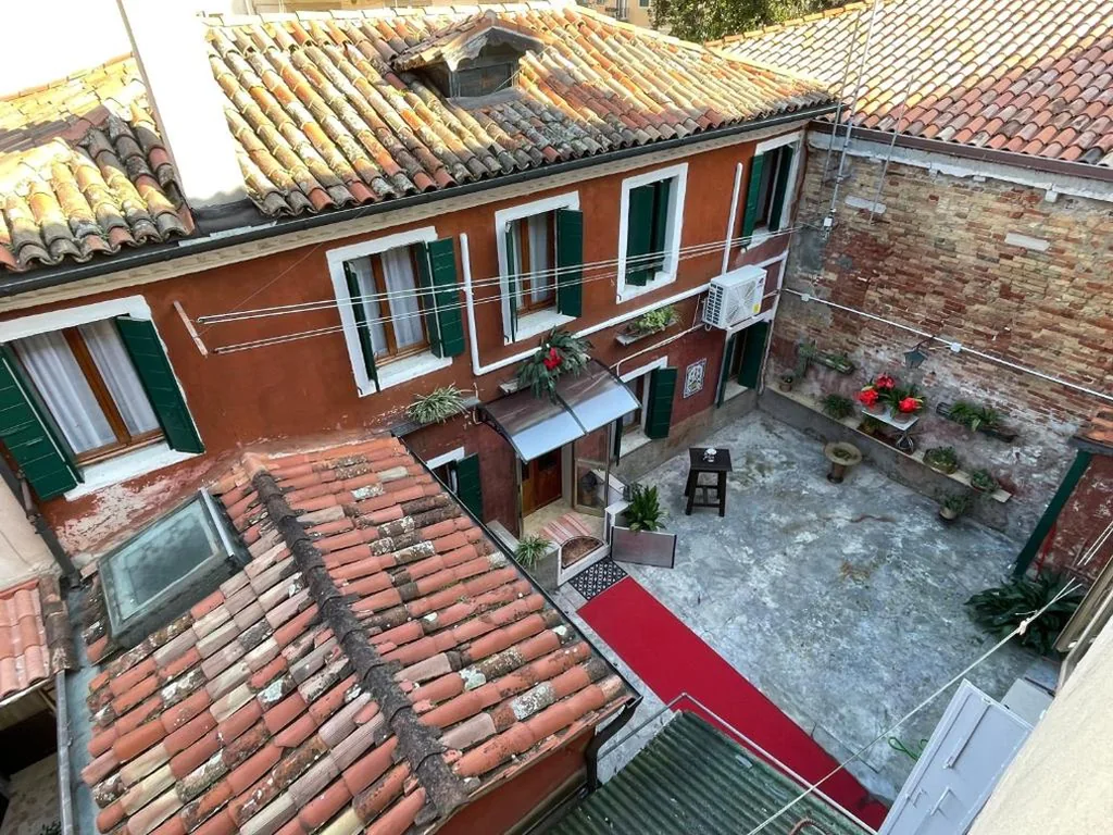 Something else in Venice Kingsclass