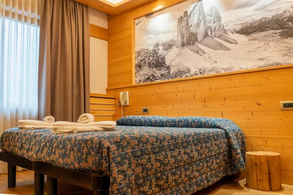 Standard Double Room Alpine Views Balcony — Hotel Serena – Tre Cime Views