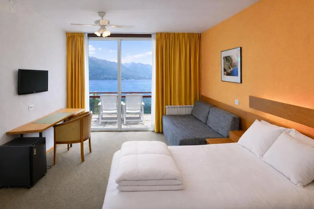 Standard Room Lake View (2+1) — Hotel Lido Lakefront