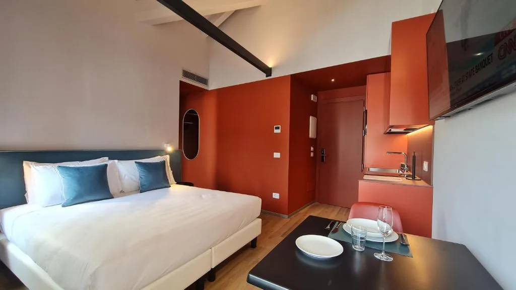 Studio Apartment with King Bed - Annex — Garden Hotel Michelangelo