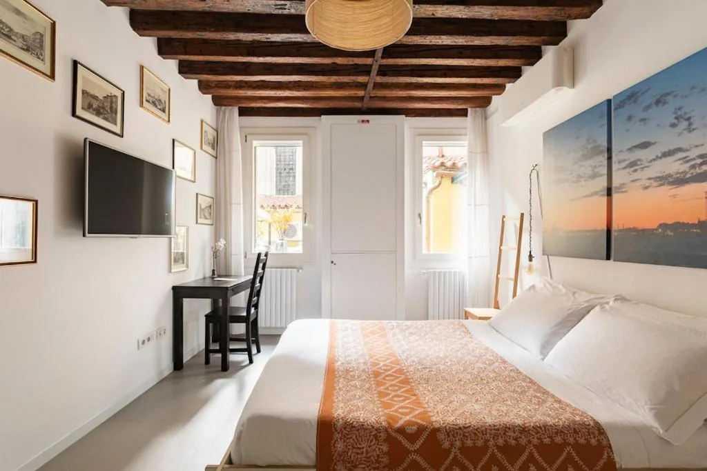 Stylish Self-Contained Room & Bath in Castello between Biennale & San Marco — foto 8